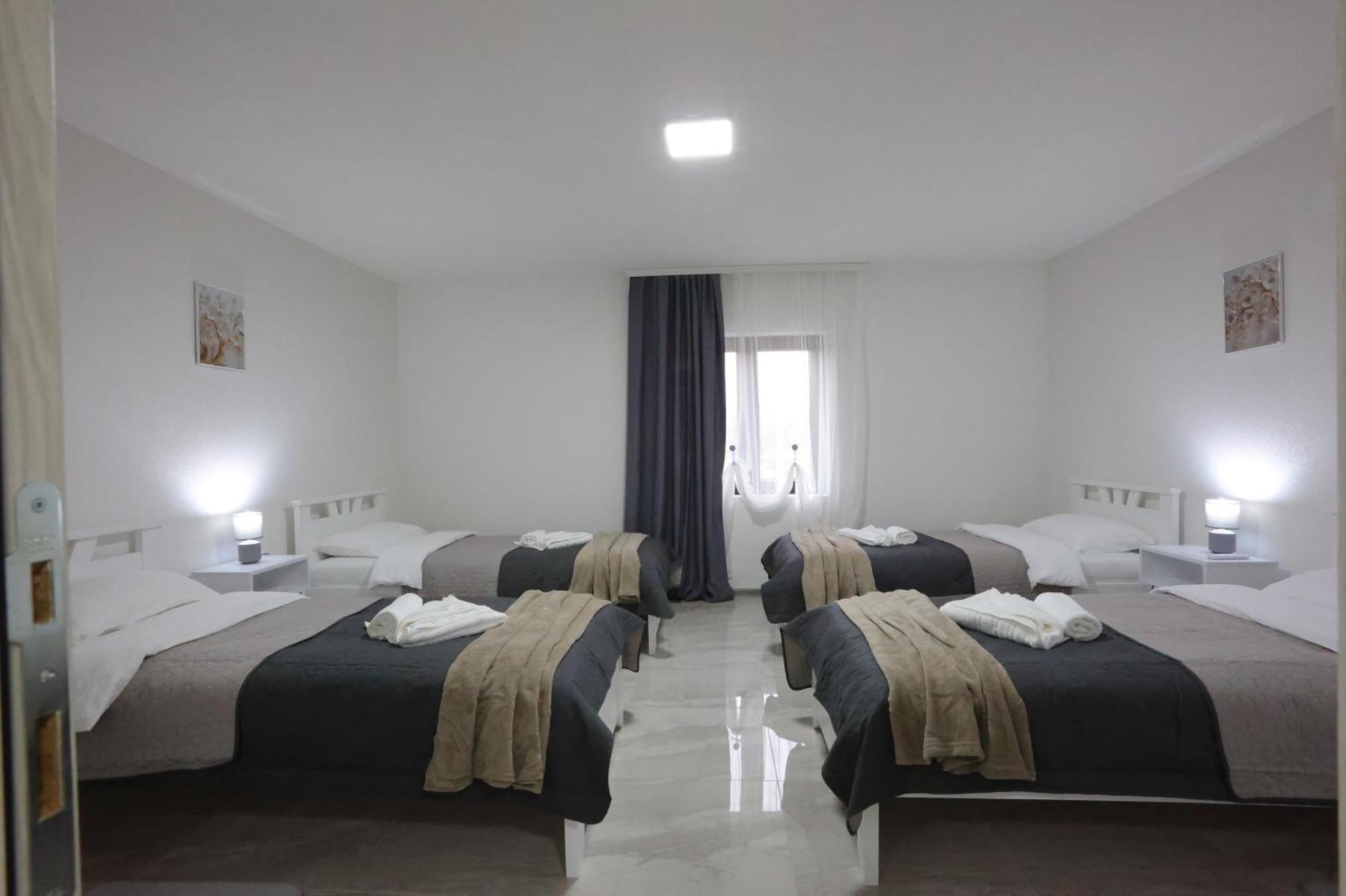 Ivan'S Guesthouse パラチン エクステリア 写真