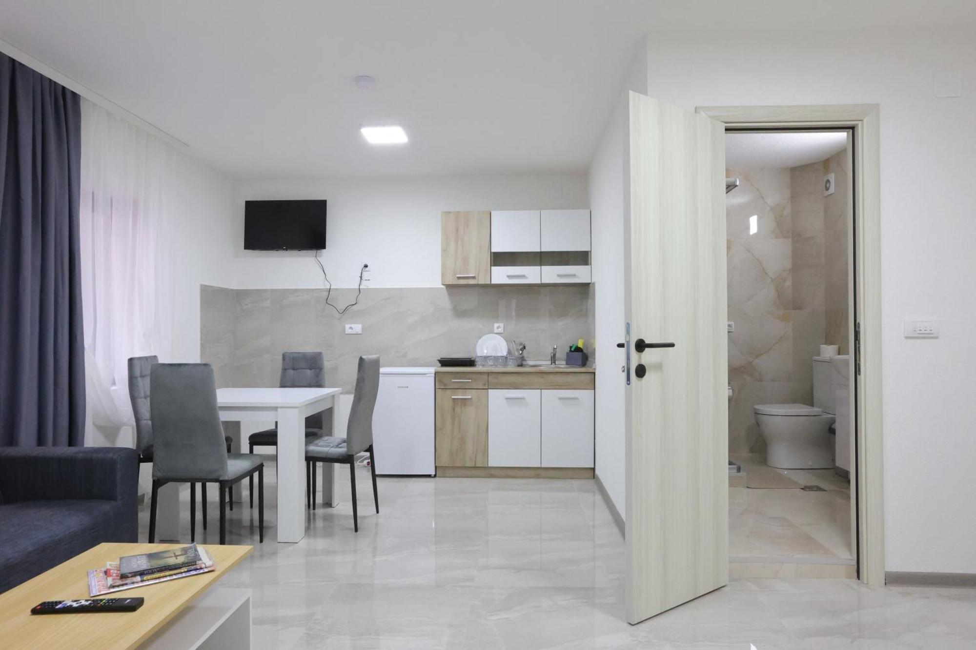 Ivan'S Guesthouse パラチン エクステリア 写真