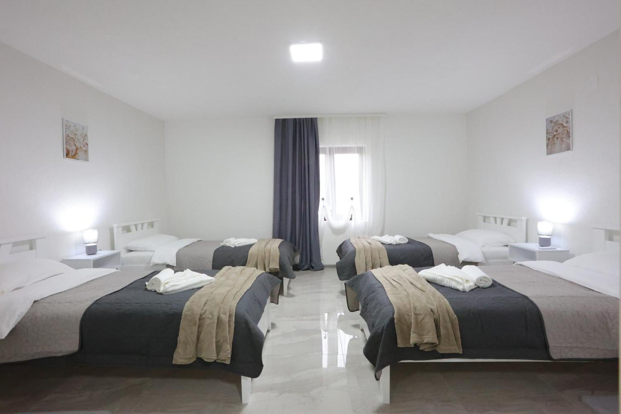 Ivan'S Guesthouse パラチン エクステリア 写真