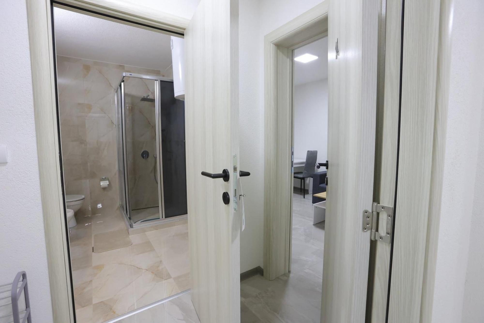 Ivan'S Guesthouse パラチン エクステリア 写真