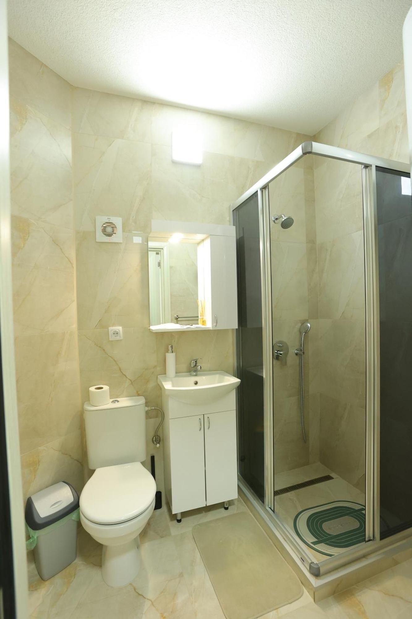 Ivan'S Guesthouse パラチン エクステリア 写真